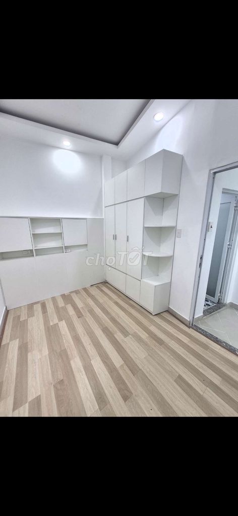 Rent two bedrooms. Two new toilets. Hext Lê Trọng Tấn.