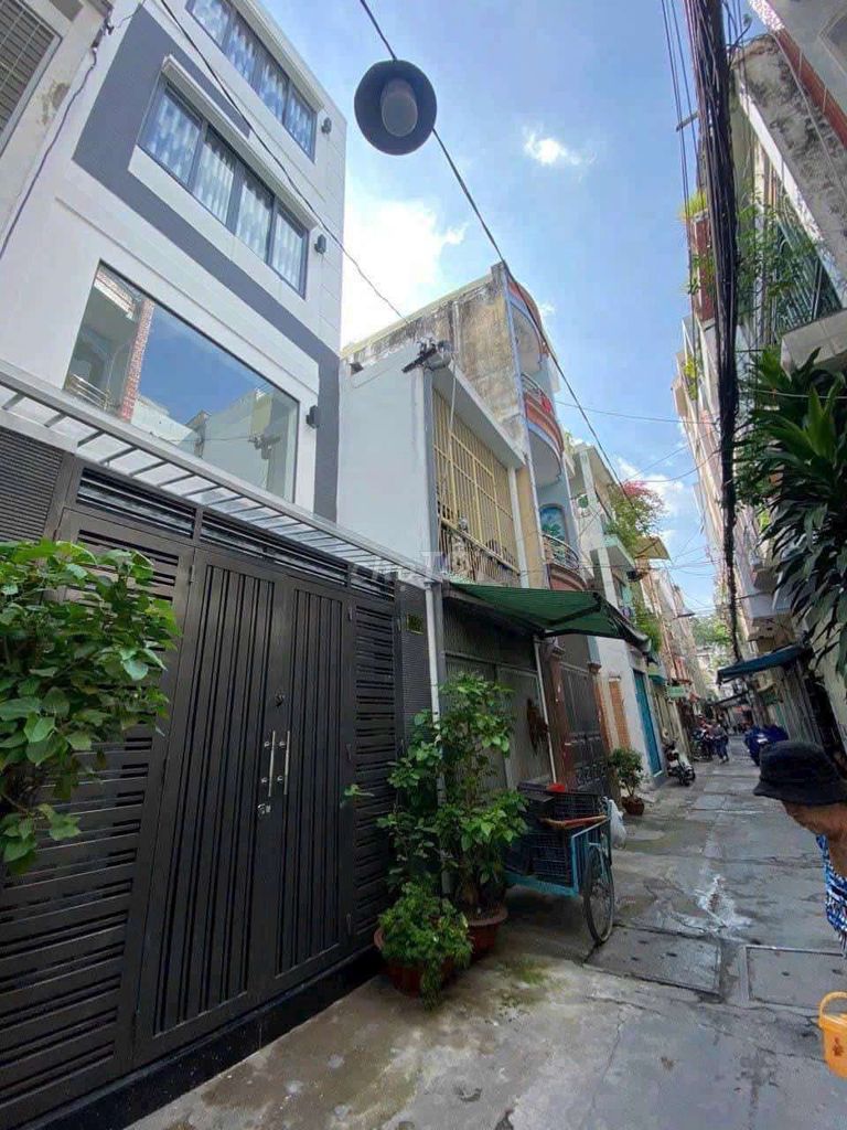 The clean three bedrooms will be four-to-one-one-five-million-year-old bathrooms.