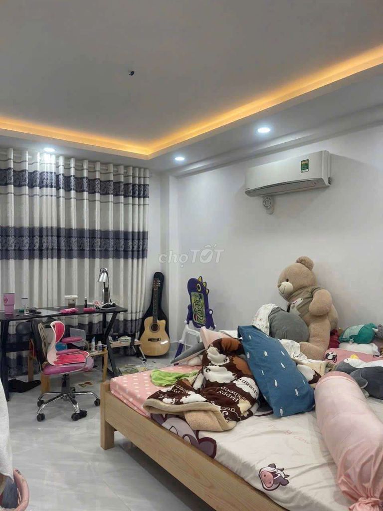 The clean three bedrooms will be four-to-one-one-five-million-year-old bathrooms.
