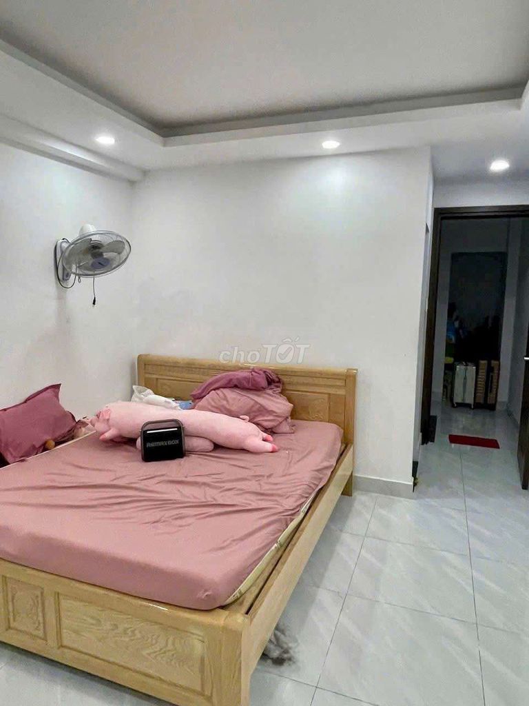 The clean three bedrooms will be four-to-one-one-five-million-year-old bathrooms.