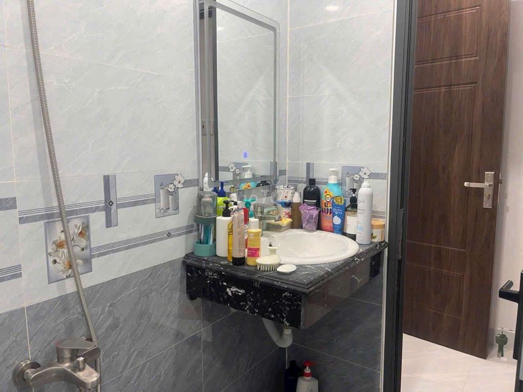 The clean three bedrooms will be four-to-one-one-five-million-year-old bathrooms.