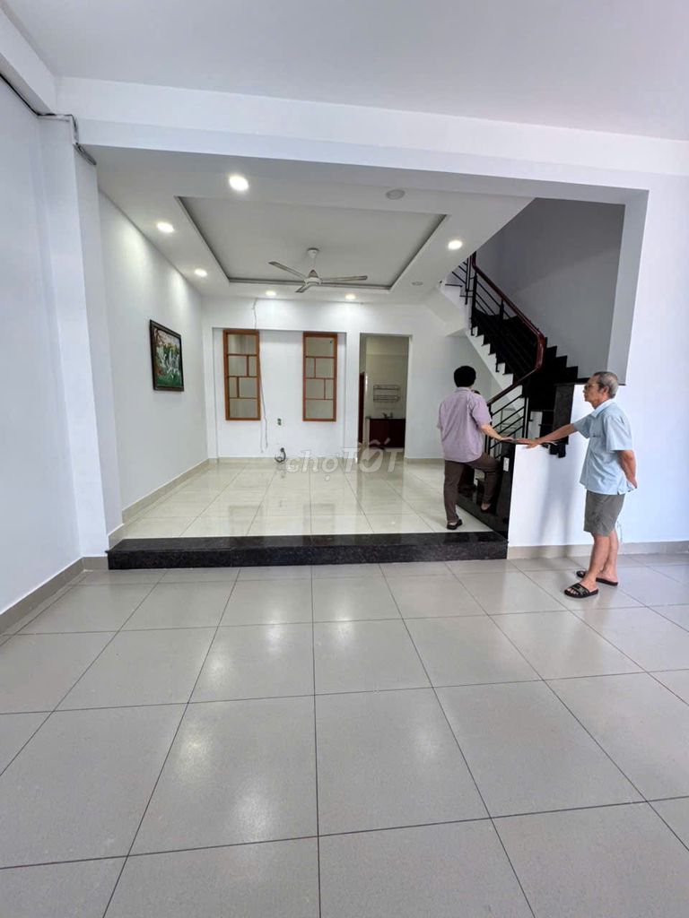 8 meters Tân Sơn Nhì_6 x 15 m_3 "4 bedroom + 5 toilets" cabinet