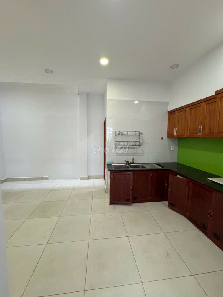 8 meters Tân Sơn Nhì_6 x 15 m_3 "4 bedroom + 5 toilets" cabinet