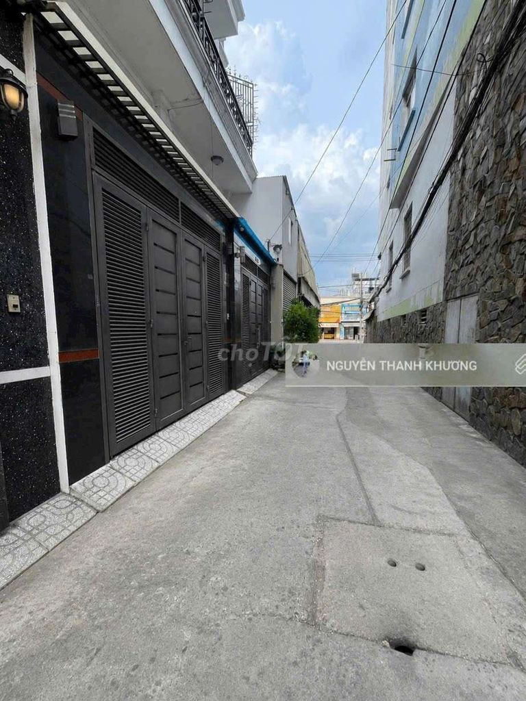 The Thống Nhất Street Rent is right on the way. Nice alley block.
