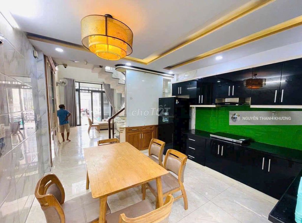 The Thống Nhất Street Rent is right on the way. Nice alley block.