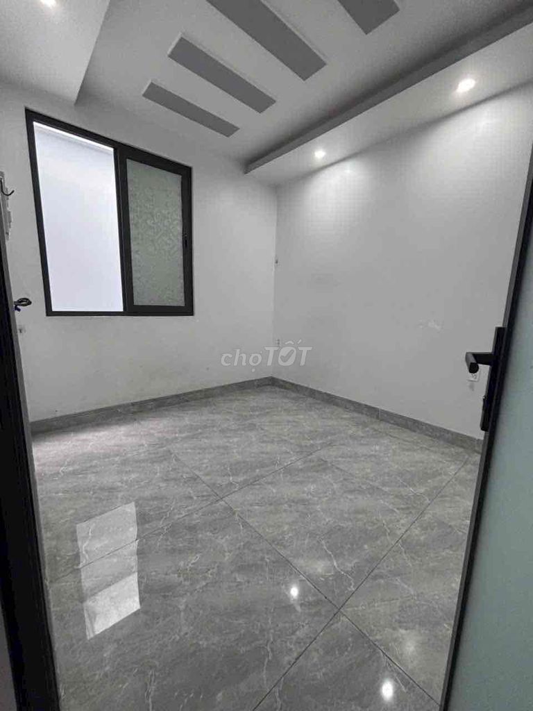 Rent 137/ 59th Street West Fair (6 x10) suspended, 3 stories, 4 bedrooms, 3