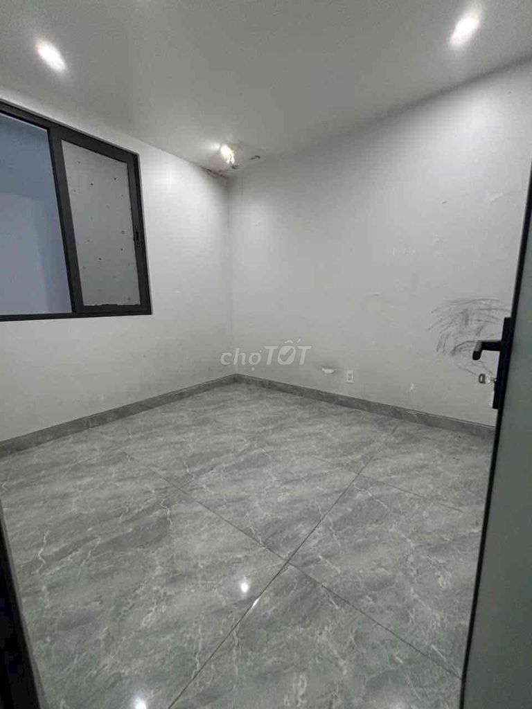 Rent 137/ 59th Street West Fair (6 x10) suspended, 3 stories, 4 bedrooms, 3