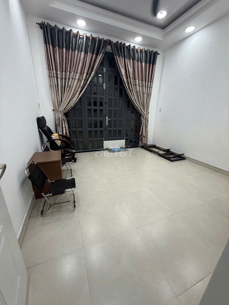 The 6th floor of the 6th floor with Thoại Ngọc Hầu _4 m_3 "4 bedroom + 3 toilets"