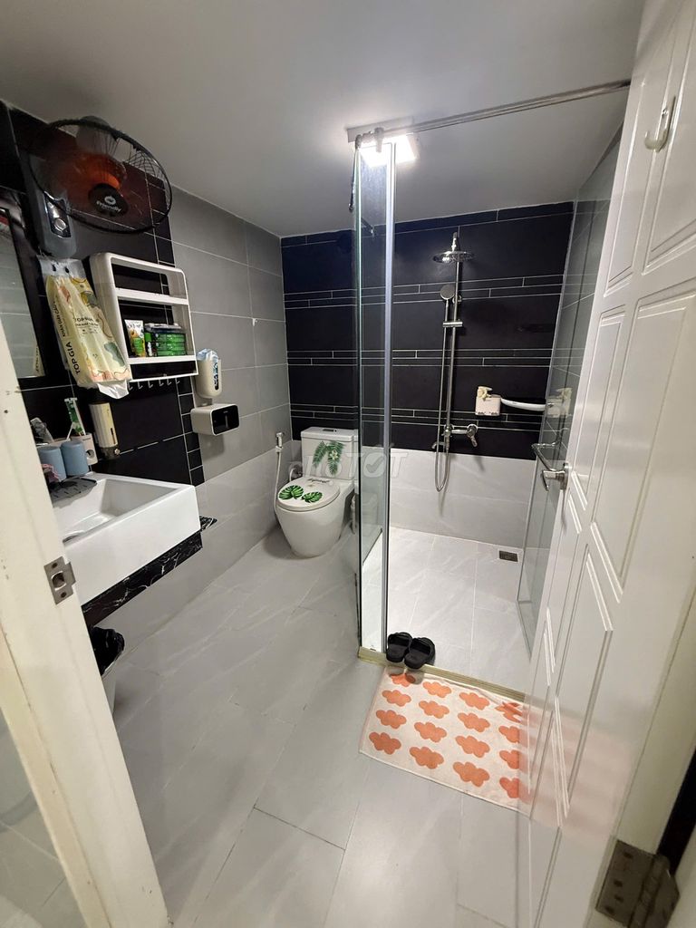 The 6th floor of the 6th floor with Thoại Ngọc Hầu _4 m_3 "4 bedroom + 3 toilets"