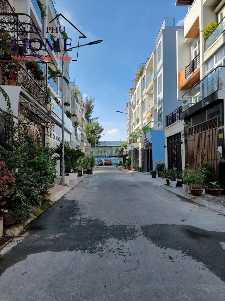 The 6th floor of the 6th floor with Thoại Ngọc Hầu _4 m_3 "4 bedroom + 3 toilets"