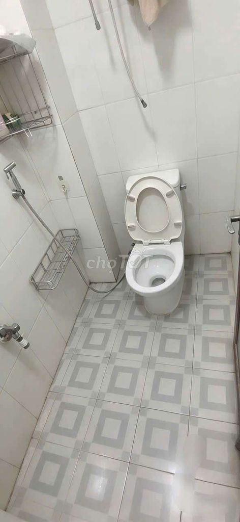 Rent two bedrooms, two toilets, 578 Lê Quang Định.