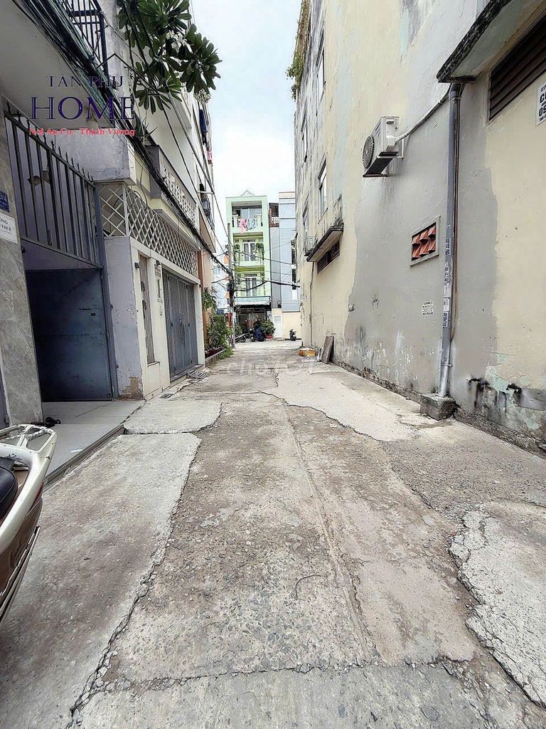 6 meters New Year's Evey _4 x 15 m_2 "3 bedroom + 2 master toilet"