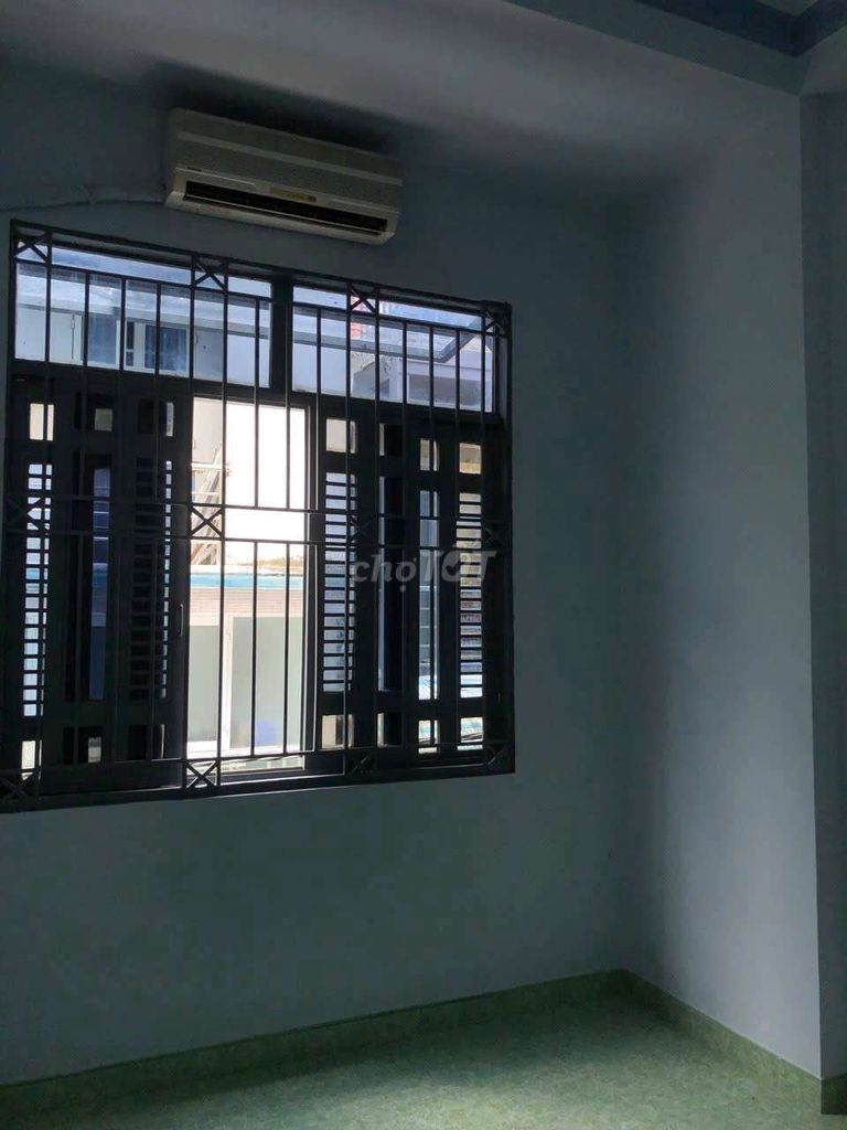 Two bedrooms, three toilets near the Poet Circle.