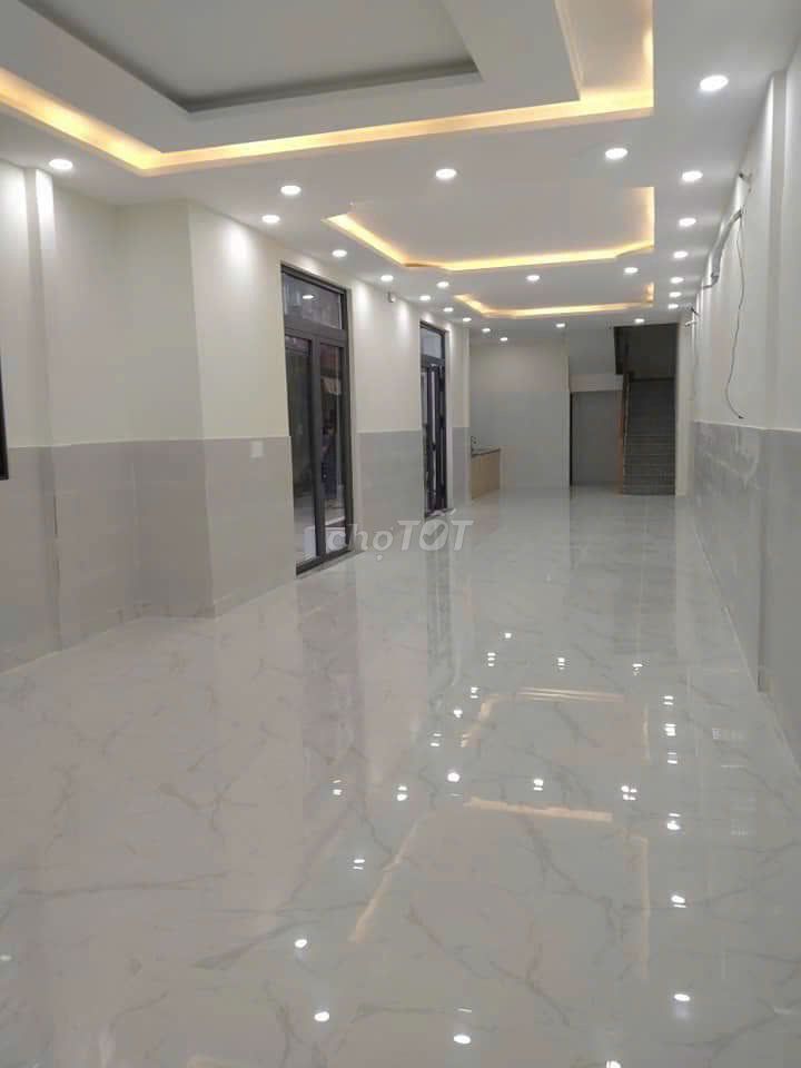 He rented the corner of Lê Văn Sỹ.4.2 m. 2 floors for 28 million.