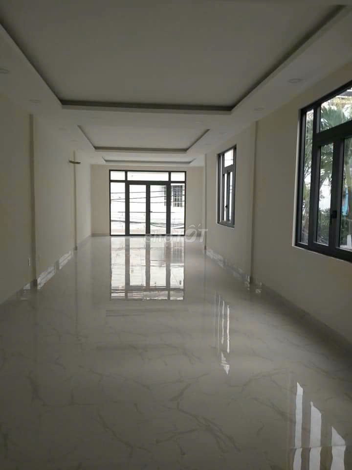 He rented the corner of Lê Văn Sỹ.4.2 m. 2 floors for 28 million.