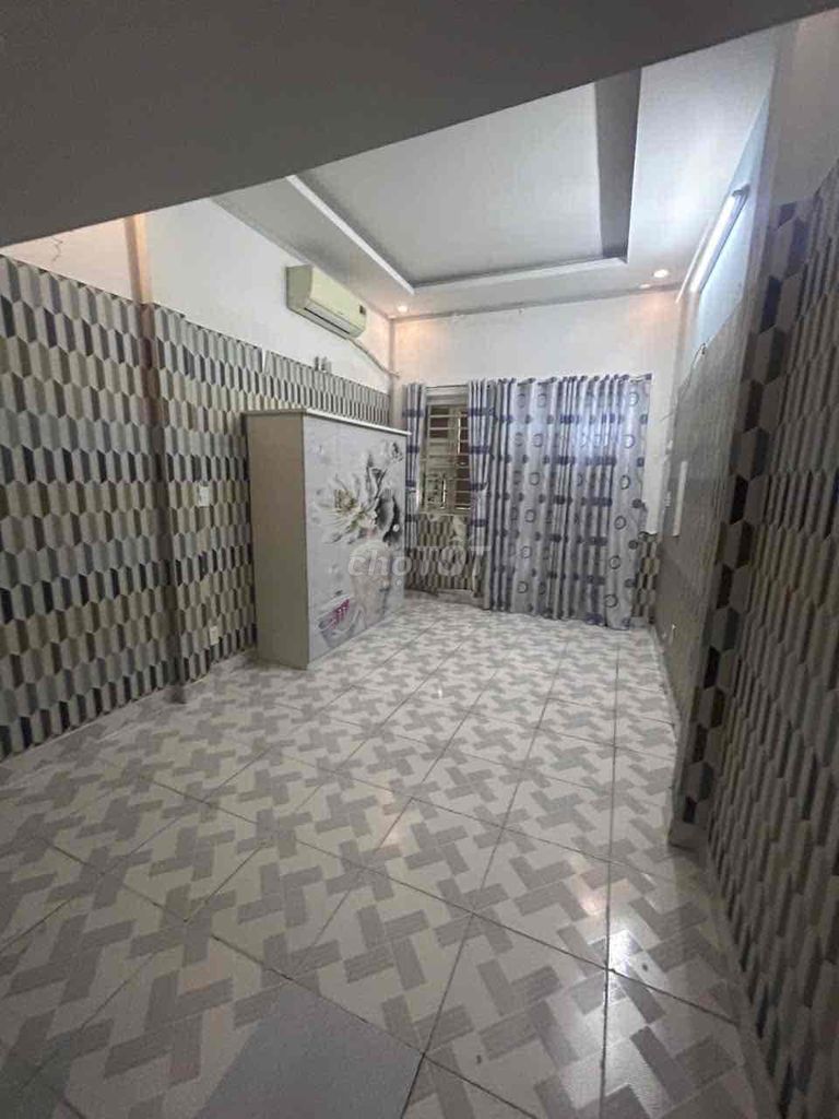 Nguyễn Duy Cung.4 m.8 m. y'all, the elevator's worth 6 million tri-ways.