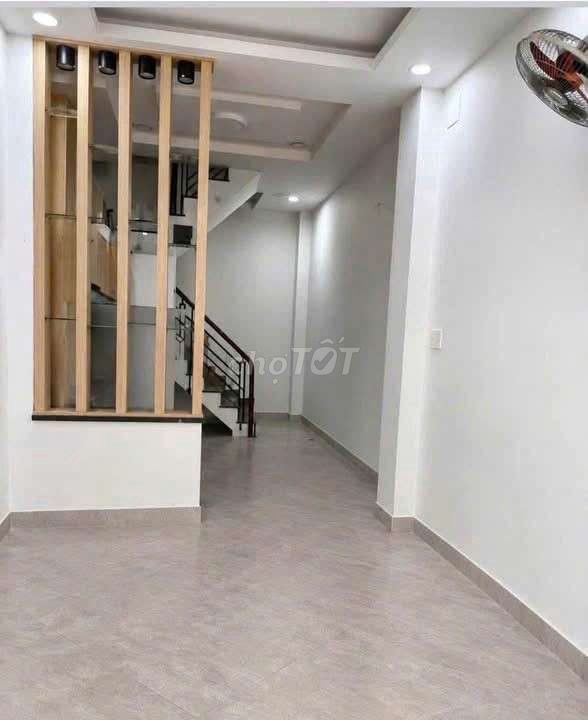 Hxt rent, van ceiling, District 3.