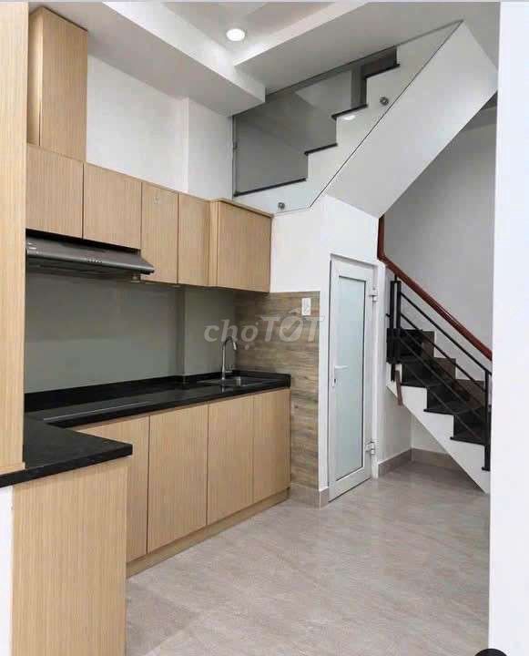 Hxt rent, van ceiling, District 3.