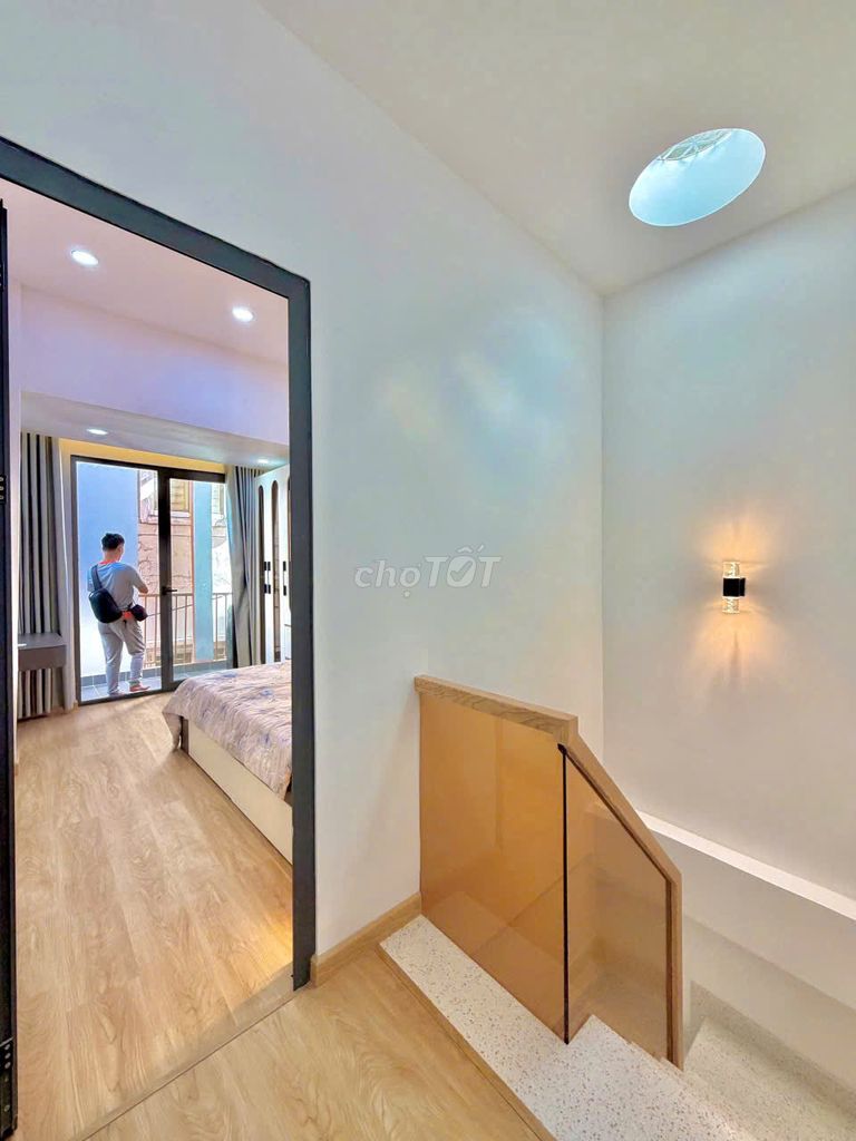 Rent a nice clean house on Xô Viết Nghệ Tĩnh.