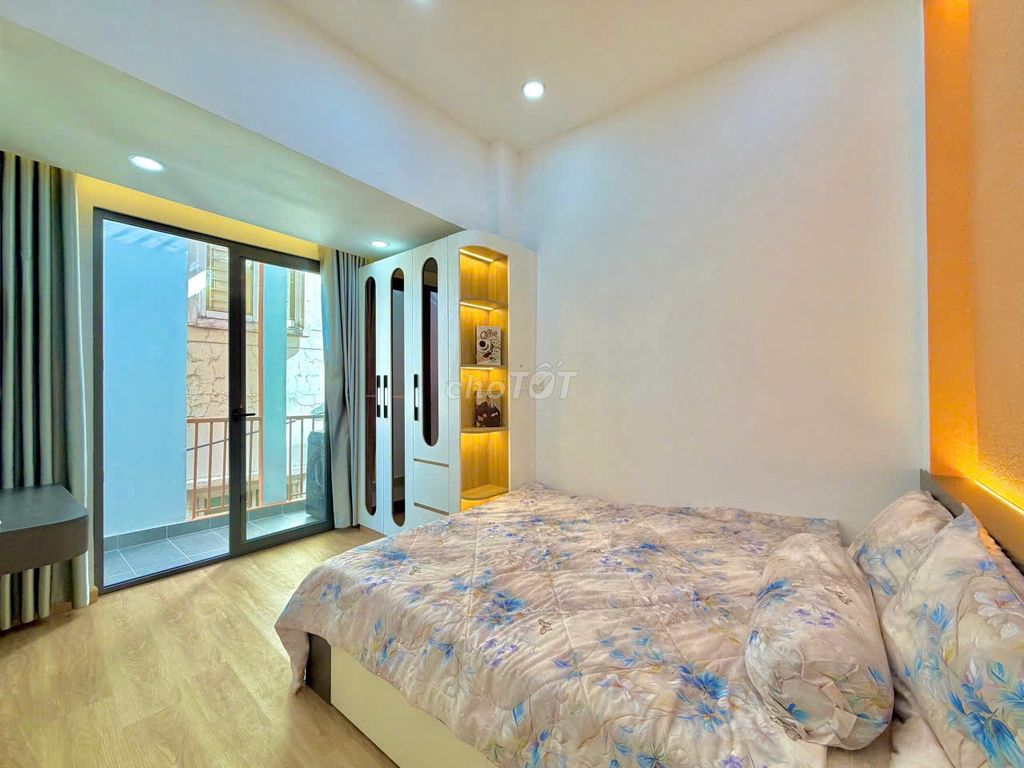 Rent a nice clean house on Xô Viết Nghệ Tĩnh.