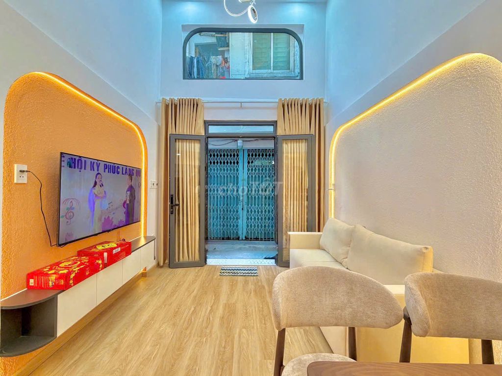 Rent a nice clean house on Xô Viết Nghệ Tĩnh.