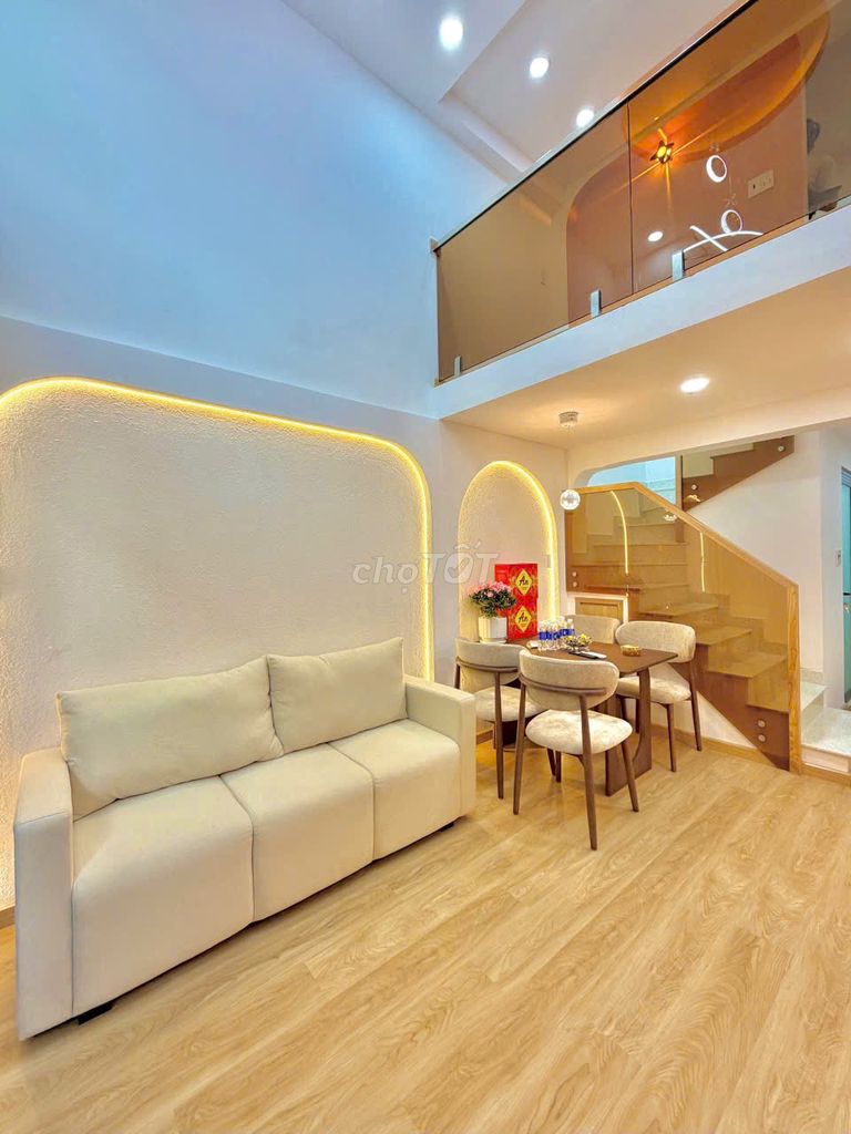 Rent a nice clean house on Xô Viết Nghệ Tĩnh.