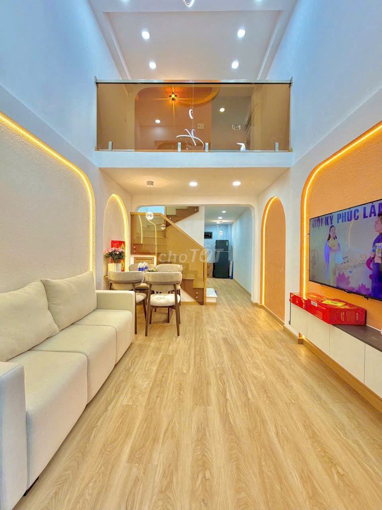 Rent a nice clean house on Xô Viết Nghệ Tĩnh.