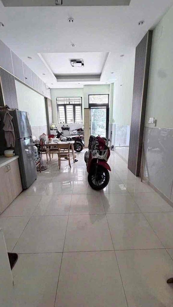 Two floors to the bedroom. Three toilets have interior near the industrial university.