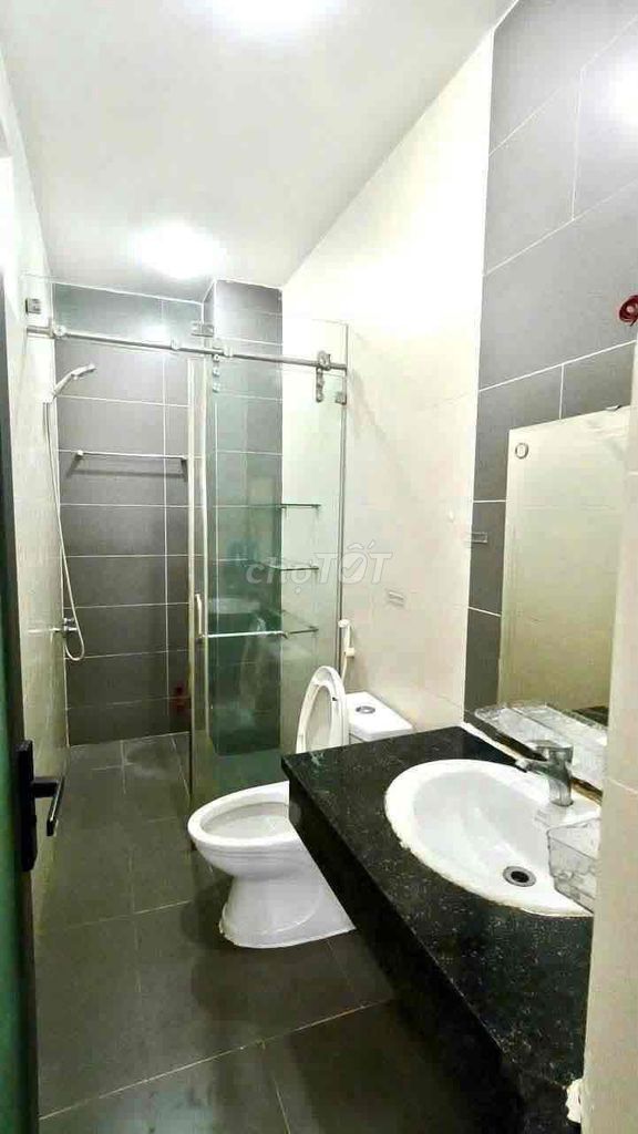 Two floors to the bedroom. Three toilets have interior near the industrial university.