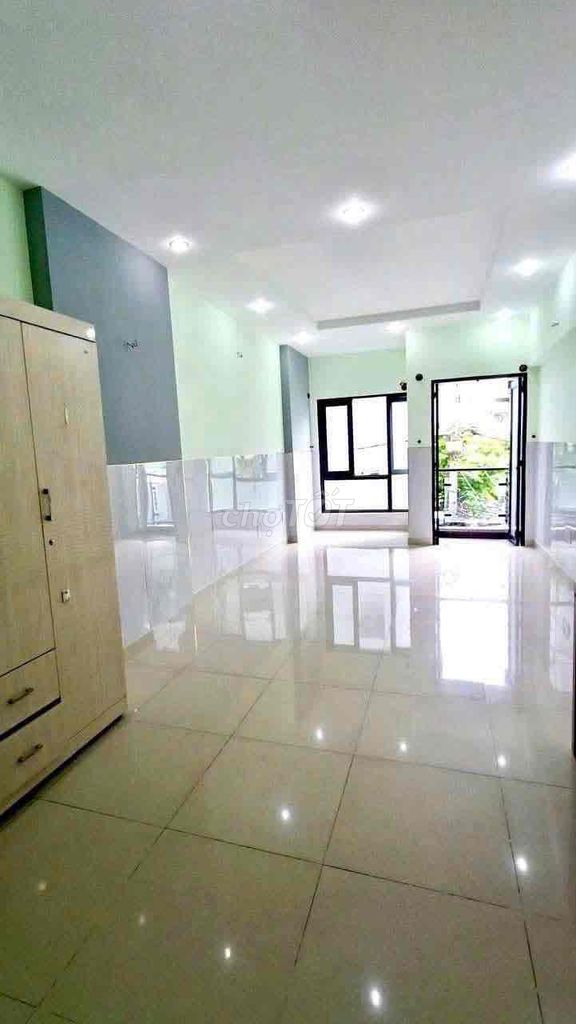 Two floors to the bedroom. Three toilets have interior near the industrial university.