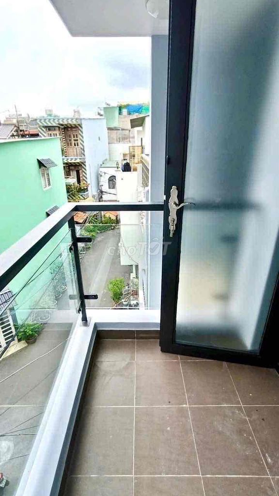 Two floors to the bedroom. Three toilets have interior near the industrial university.