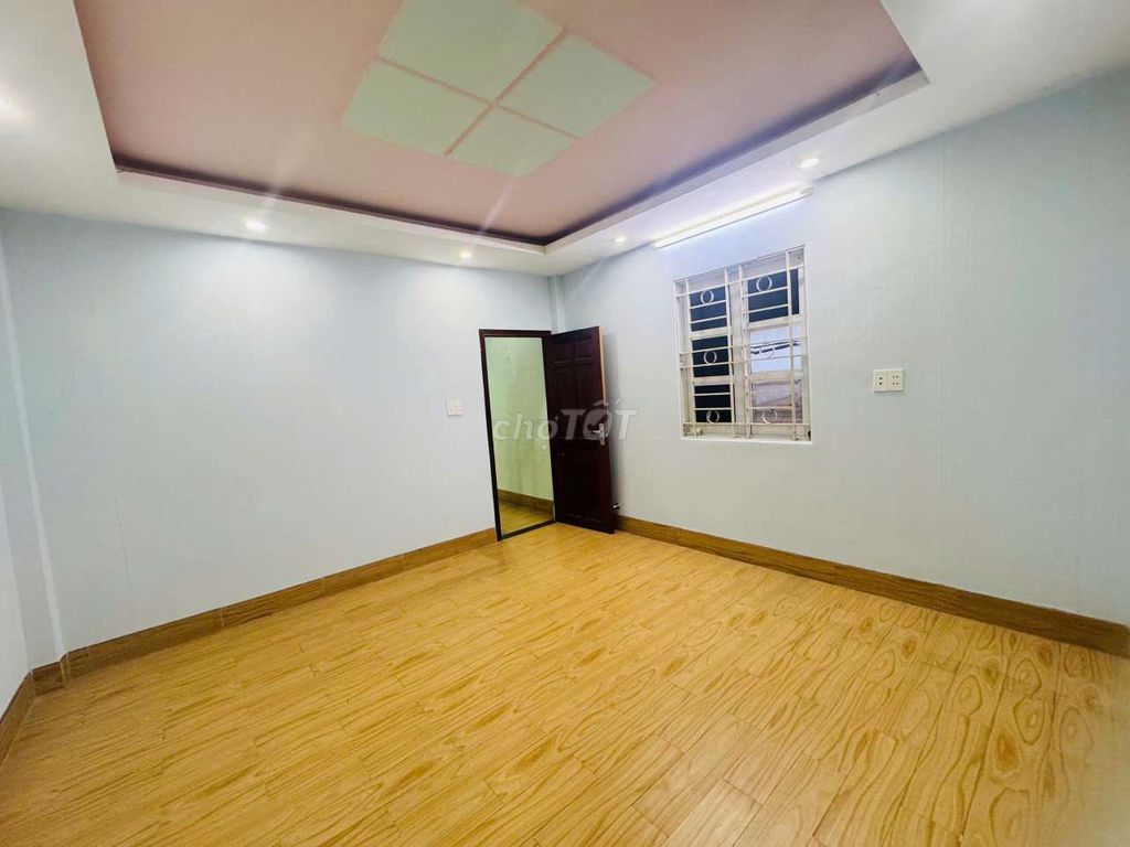 Rent a two-sided corner building, area used: 100 meters2. No more Qcs
