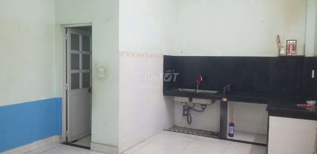 Rent a two-sided corner building, area used: 100 meters2. No more Qcs
