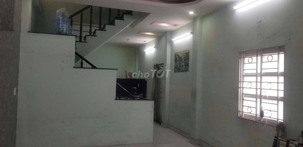 Rent a two-sided corner building, area used: 100 meters2. No more Qcs