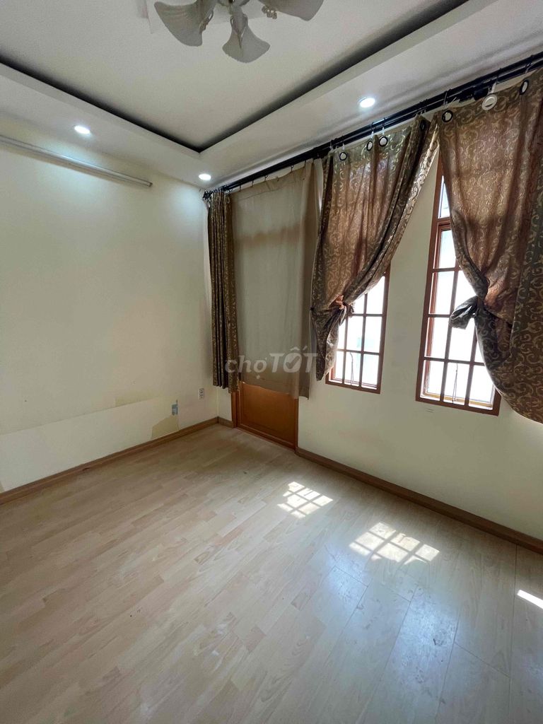 Rent a garage on Nguyễn Hồng Đào 4 x7 1st 3th floor bedroom 4 toilets