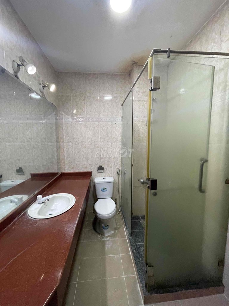 Rent a garage on Nguyễn Hồng Đào 4 x7 1st 3th floor bedroom 4 toilets