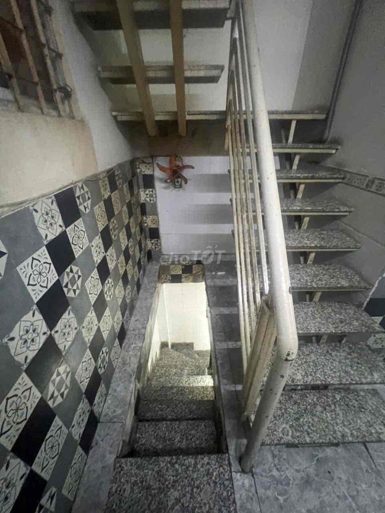 Three bedrooms right around Sen Lạc Long Quân Passes 11 alleys.