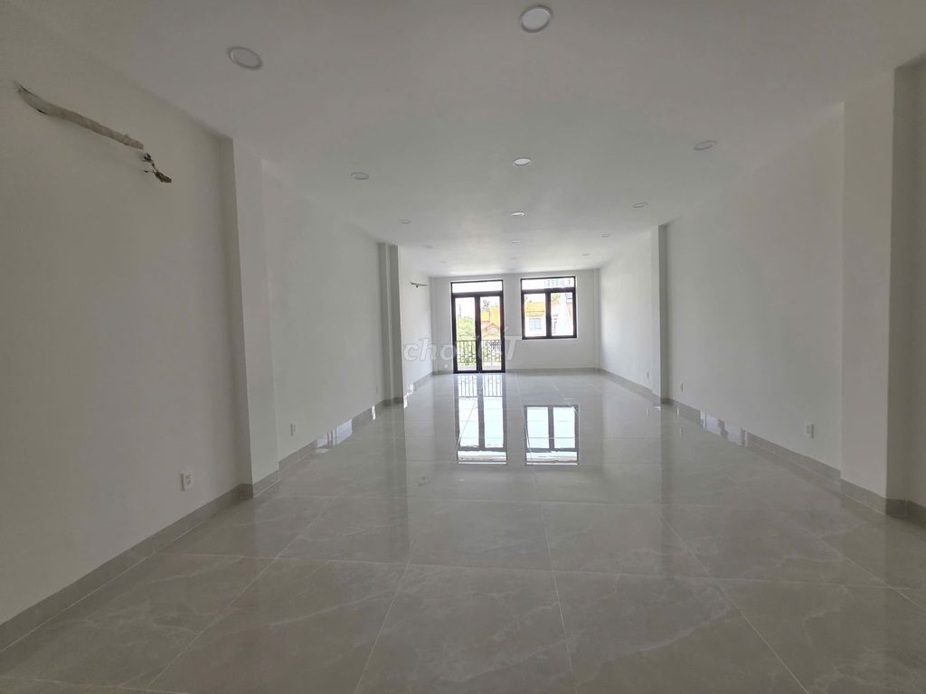 Nguyễn Bỉnh Khiêm, District 1 0105 x20 M 011 1 vault 4 level 0155 million per month