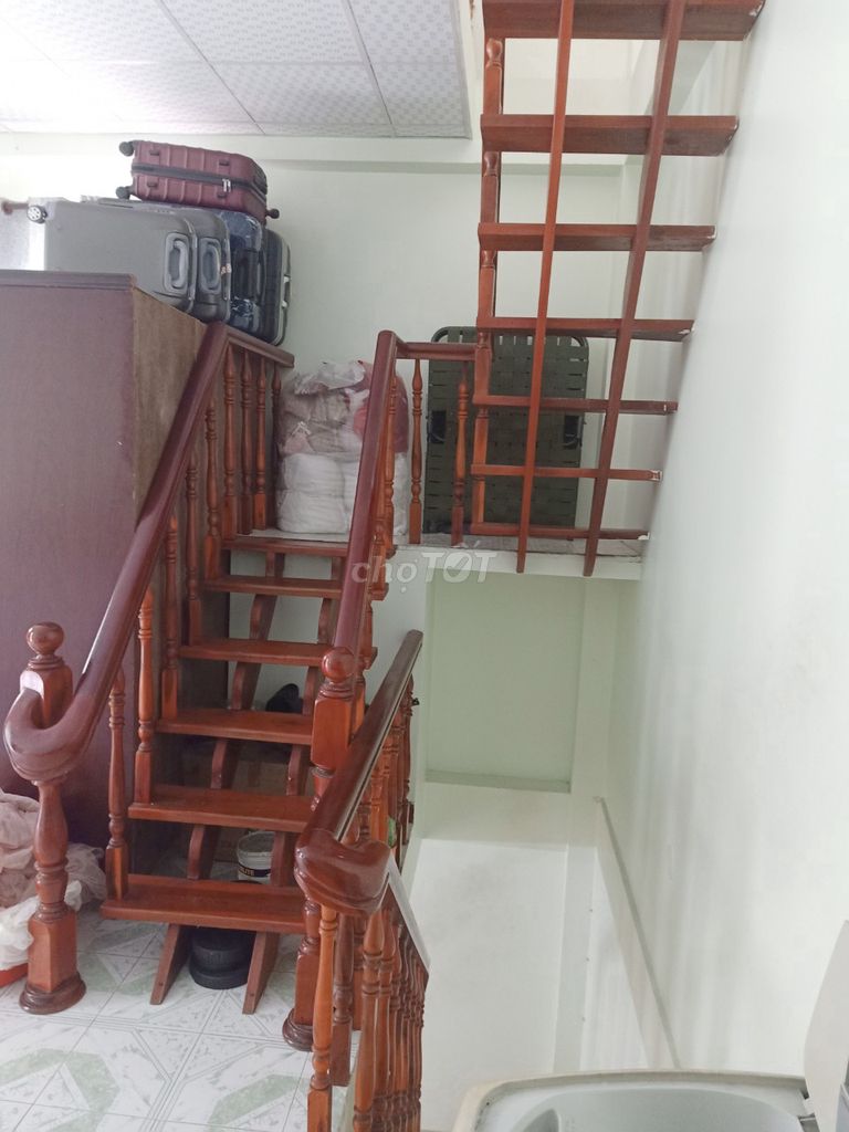 Three floors quiet near Phú Nhuận, 14 million.