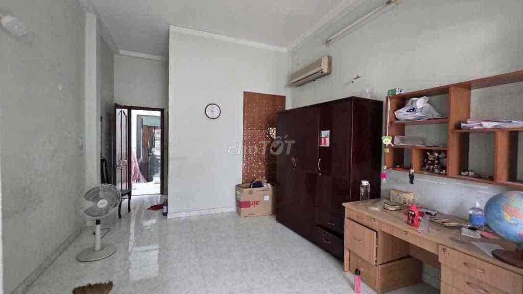 House 1 :1 3rd floor bedroom 4 x 20 m on street front number 770 Tân Quy