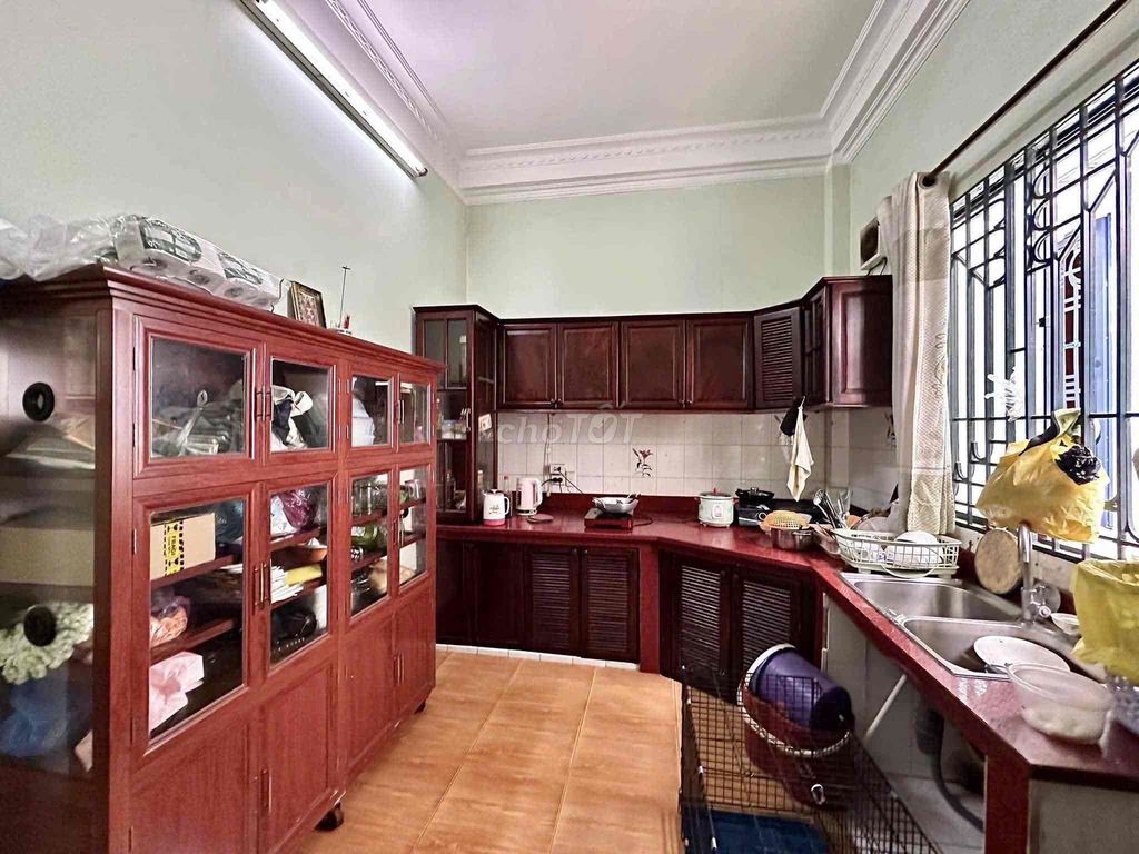 The original house. Three bedrooms. Three toilets. Lê Văn Duyệt. B. Happy