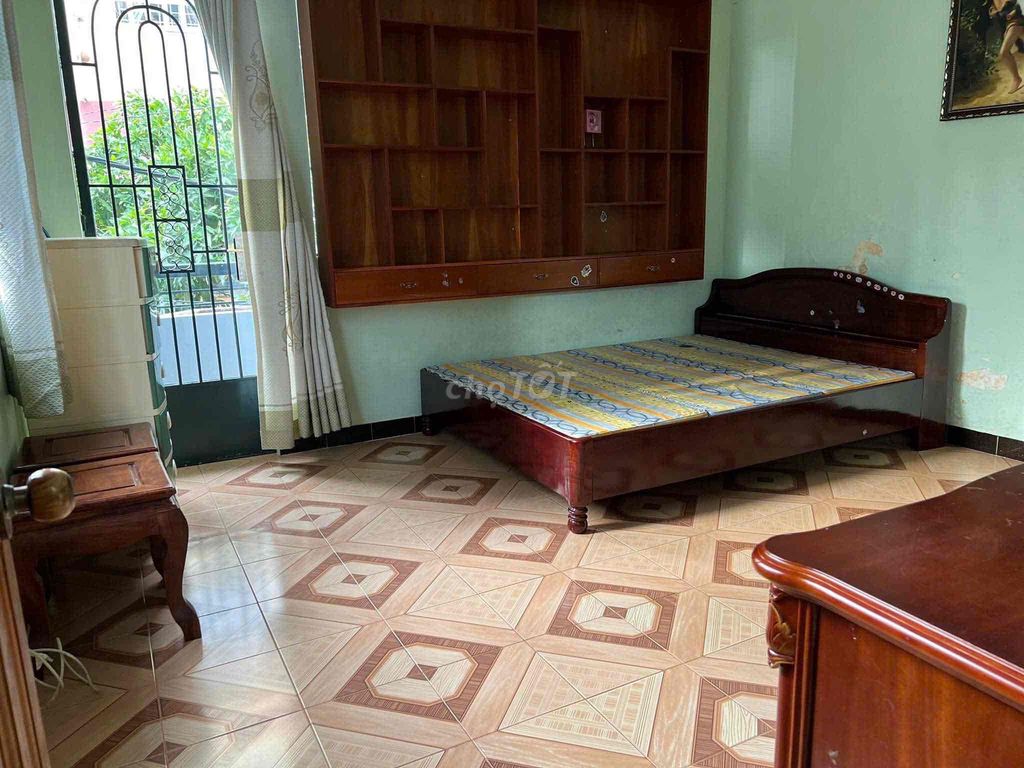 The original house. Three bedrooms. Three toilets. Lê Văn Duyệt. B. Happy