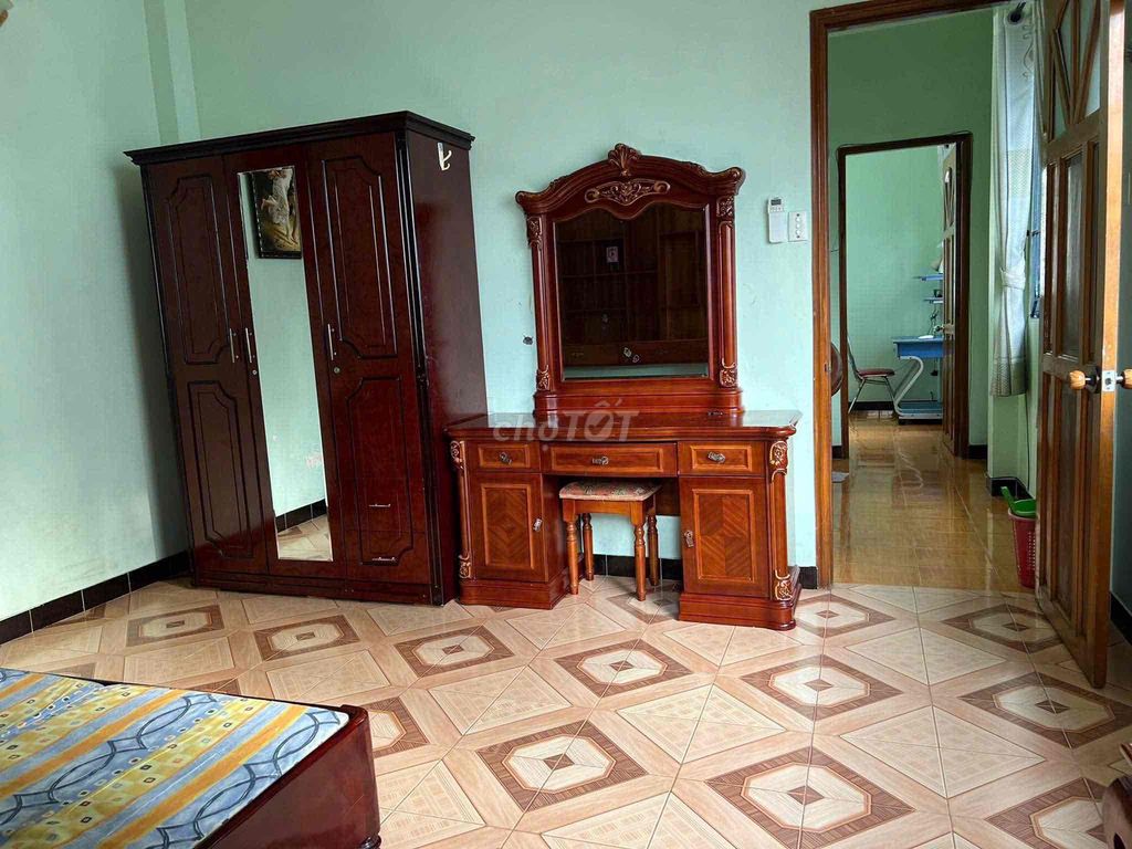 The original house. Three bedrooms. Three toilets. Lê Văn Duyệt. B. Happy