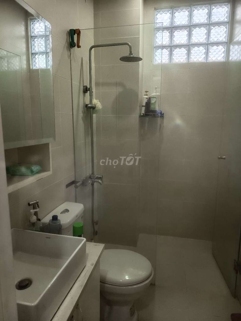 Rent Gò Vấp, 8 meters, 4 bedrooms, 5 Mississippi, comfort or business.