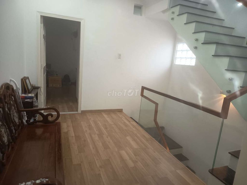 Rent Gò Vấp, 8 meters, 4 bedrooms, 5 Mississippi, comfort or business.