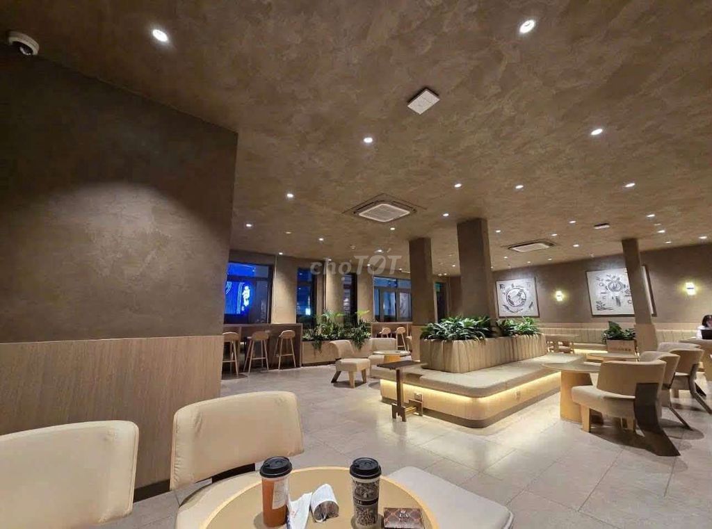 The corner is two-thirty Nguyễn Chí Thanh-yang Jiang. It's only 65 million.