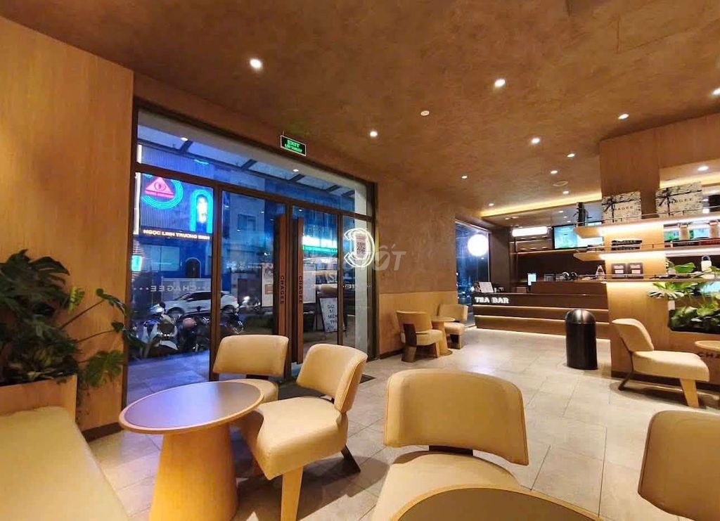 The corner is two-thirty Nguyễn Chí Thanh-yang Jiang. It's only 65 million.