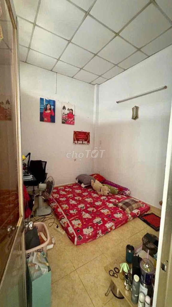 Rent the entire apartment. 2nd floor, 2nd bedroom.