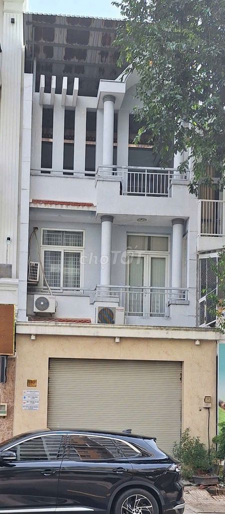 Rent the original apartment across from the 9th and 2nd floor wildling apartment.