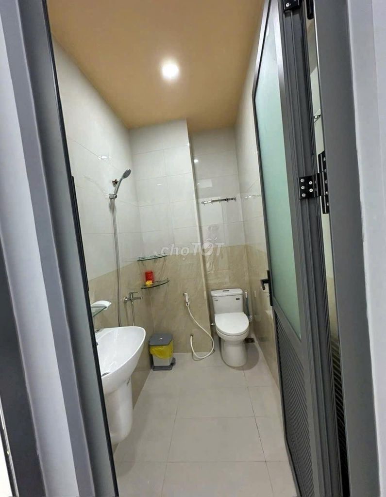 Rent an alley house, Lạc Long Quân, District 11.9 million a month.